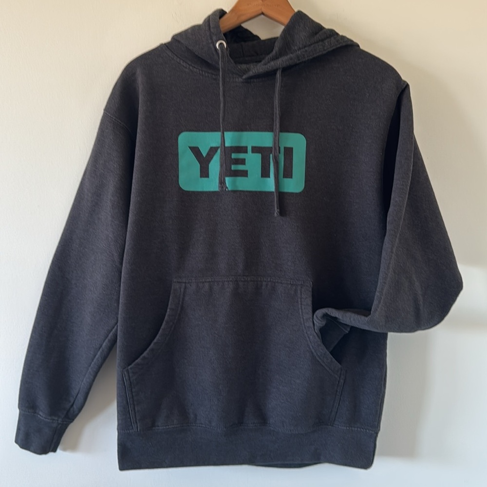 YETI Charcoal Gray Fleece Hoodie with Teal Logo Size Medium - Picture 2 of 7